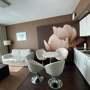 Prywatny Salon Z Aneksem Kuchennym I Sypialnia W Diva Apartment